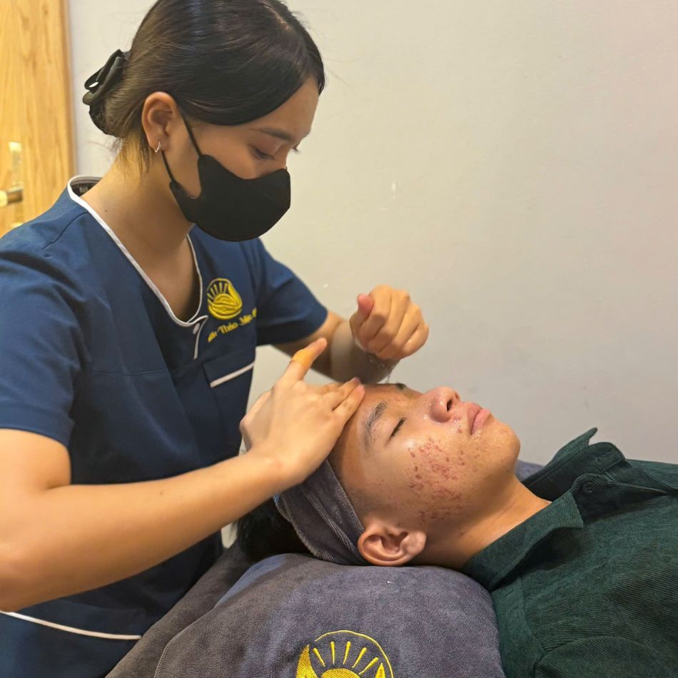 Kinh Nghiệm Chọn Spa Trị Mụn Uy Tín Chuẩn Y Khoa Toàn Diện
