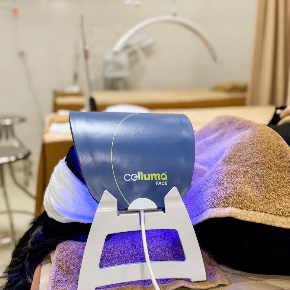 Chiếu Đèn Celluma Có Công Dụng Gì Sau Khi Lấy Nhân Mụn?