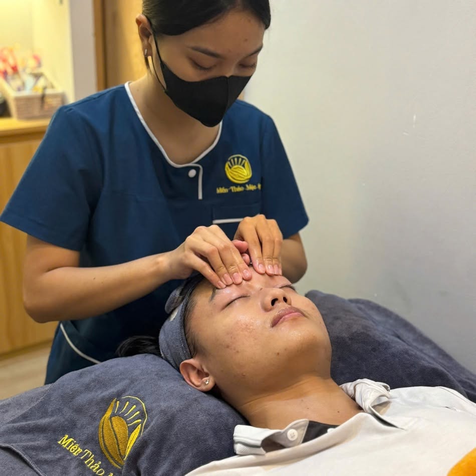 Da Mụn Nặng Có Nên Lấy Nhân Mụn Không